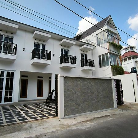 House Of Bedjo Powered By Cocotel 日惹 外观 照片