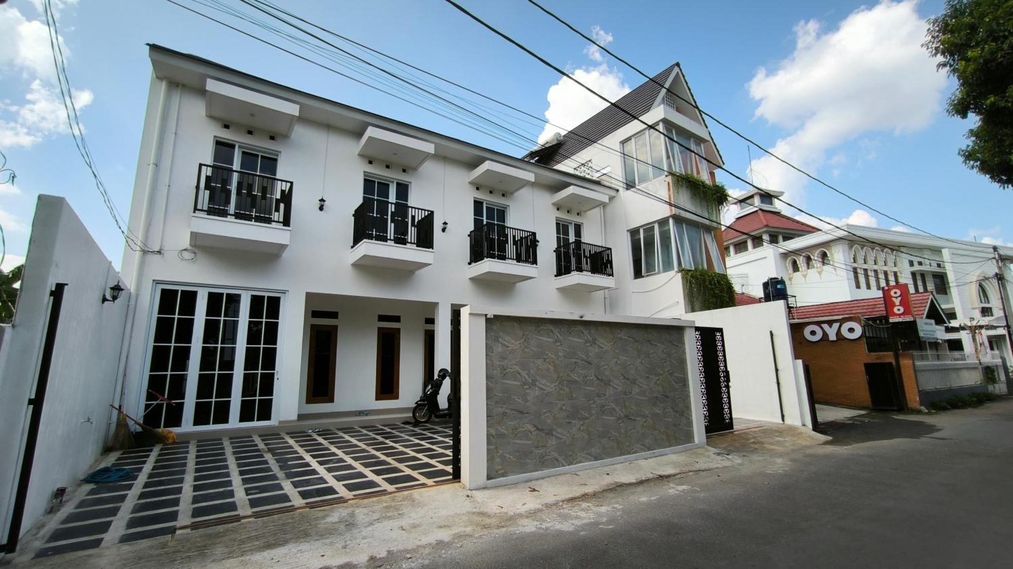 House Of Bedjo Powered By Cocotel 日惹 外观 照片